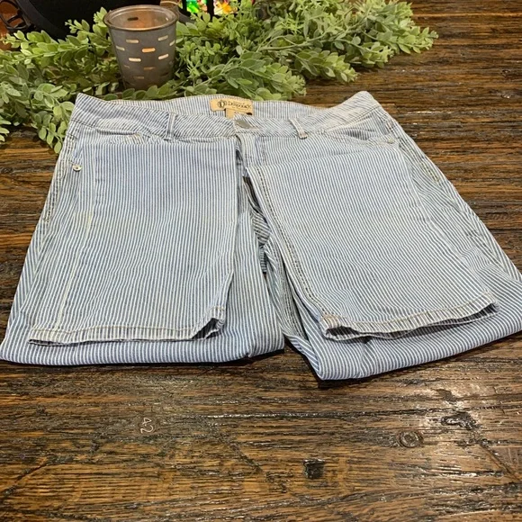 Democracy Jeans Striped Distressed 12 Girlfriend NWOT Cute Boho See - Picture 6 of 16